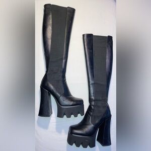Sleek Black Platform Heeled Boots Size 9.5
